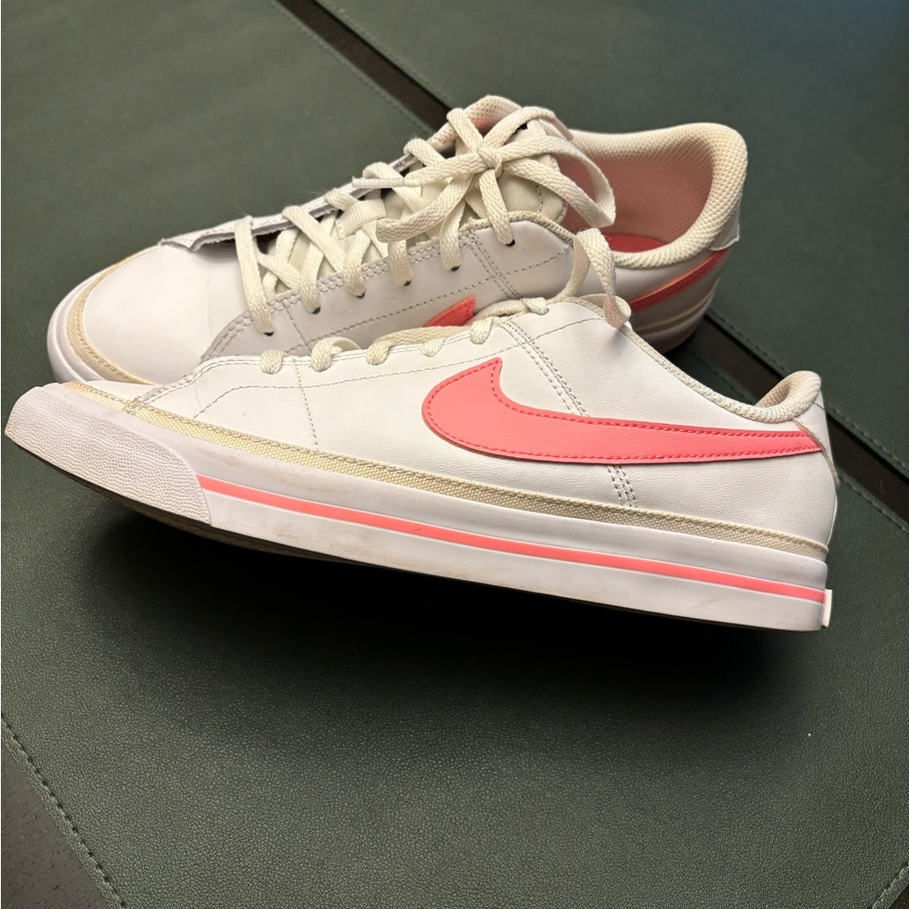 Nike low court sneakers